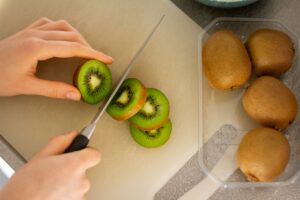 Kiwi helps fight off allergy because of its high vitamin c content.